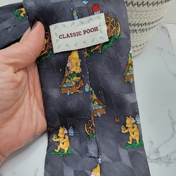 Disney | Winnie the Pooh all-over print grey silk necktie | unisex - Picture 5 of 6